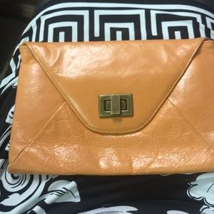 Hobo international clutch